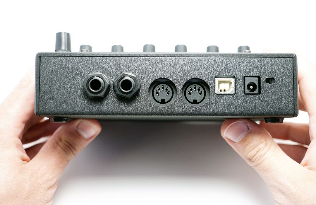 audiothingies_micromonsta_rear