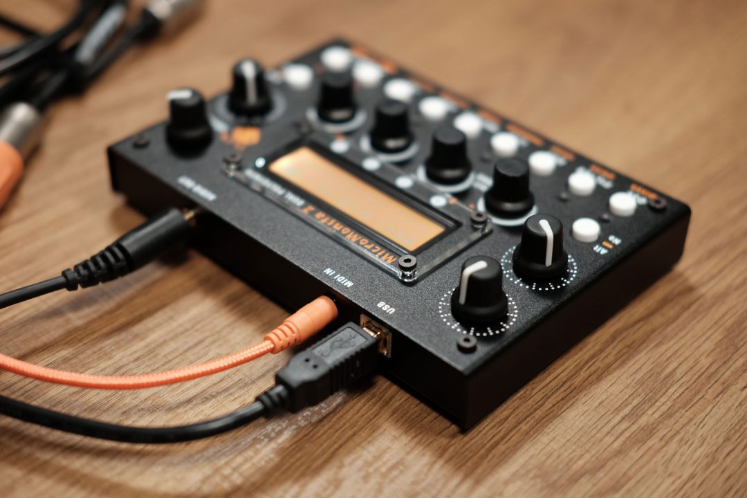 audiothingies-micromonsta2-rear-angle1